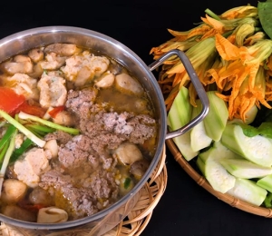 Lẩu Cua Đồng Tinh Tế Tại Nhà Hàng Rừng Xanh - Trải Nghiệm Ẩm Thực Tuyệt Vời Tại Dĩ An, Bình Dương