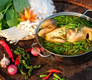 Gà tre tiềm ớt hiểm