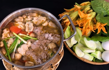 Lẩu Cua Đồng Tinh Tế Tại Nhà Hàng Rừng Xanh - Trải Nghiệm Ẩm Thực Tuyệt Vời Tại Dĩ An, Bình Dương