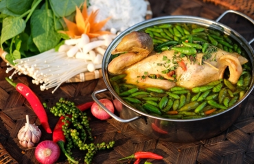 Gà tre tiềm ớt hiểm