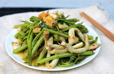 Ốc móng tay xào rau muống 