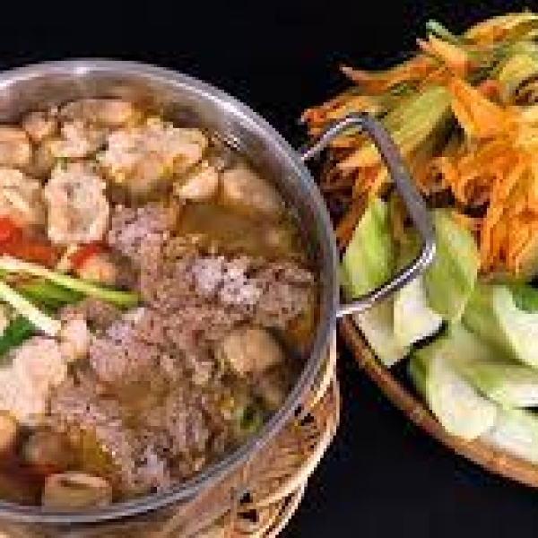 Lẩu Cua Đồng Tinh Tế Tại Nhà Hàng Rừng Xanh - Trải Nghiệm Ẩm Thực Tuyệt Vời Tại Dĩ An, Bình Dương