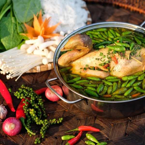 Gà tre tiềm ớt hiểm